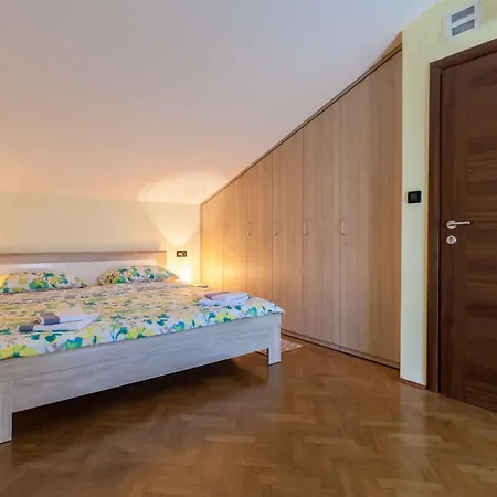 Apartment In Porat/insel Krk 13032